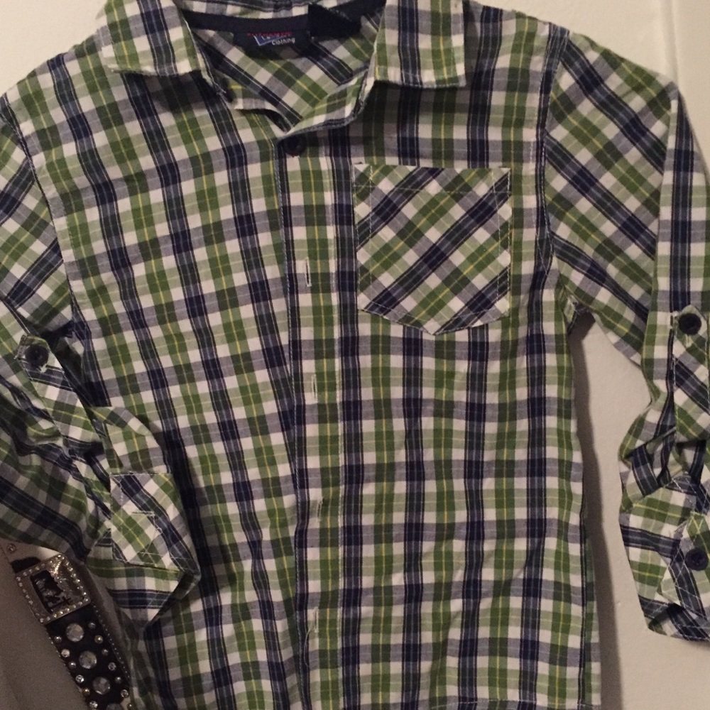 🌸🌼🌺Boys shirt size 5